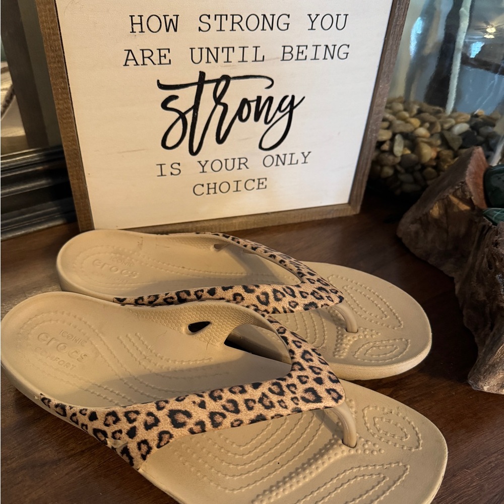 CROCS Leopard Pattern Sandals Women 8